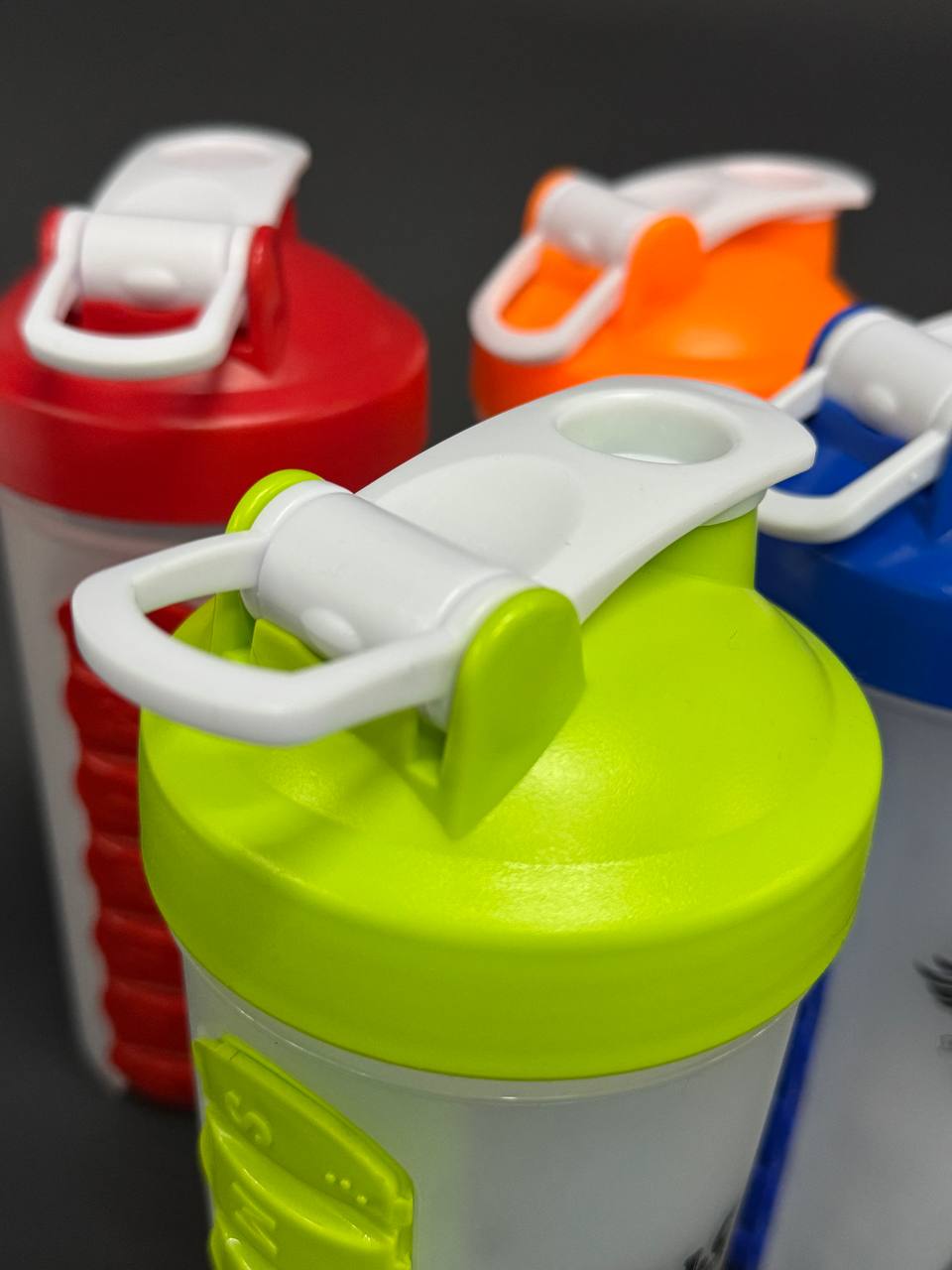 Shaker sa Organizatorom za Tablete